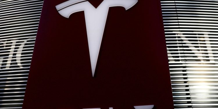 Una empleada de Tesla demanda a la compañí­a por acoso sexual continuo y generalizado en su puesto de trabajo