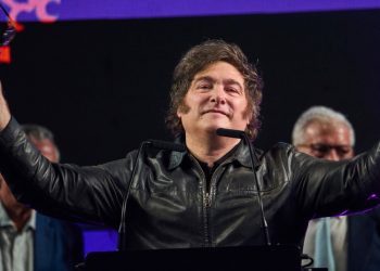 Una encuesta sobre la crisis en Argentina le da dos buenas noticias a Milei