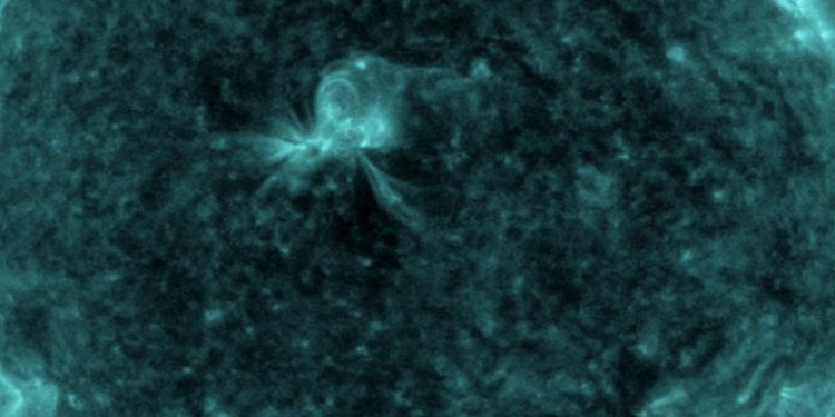 Una fuerte erupción solar impactó en la Tierra esta semana