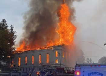 Una iglesia del siglo XIX queda totalmente calcinada por la caída de un rayo