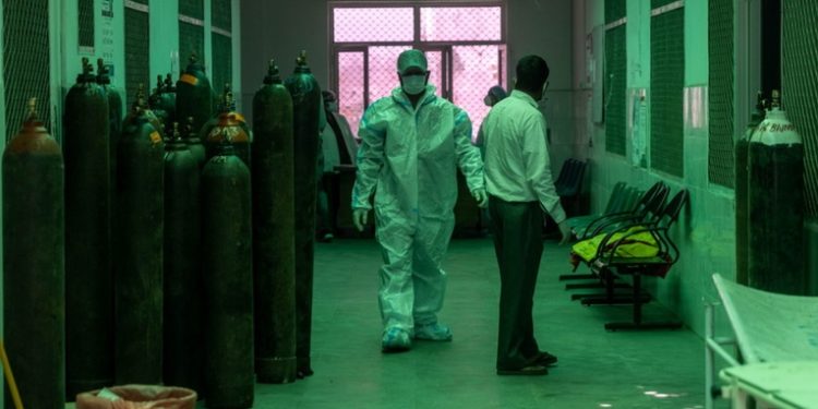 Una infección viral desconocida se cobra la vida de 68 personas en la India, la mayoría de ellas niños