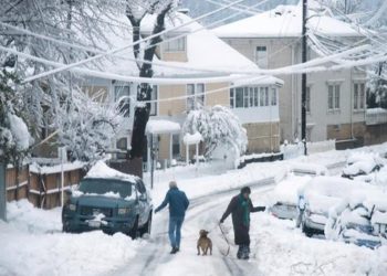 Una intensa nevada golpea con fuerza el norte de California