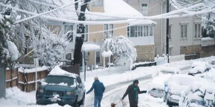 Una intensa nevada golpea con fuerza el norte de California