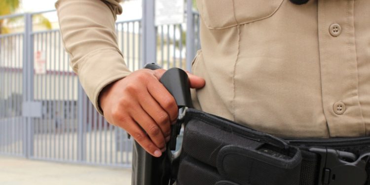 Una joven de 18 años queda en estado crí­tico tras ser disparada por un policí­a en EE.UU.