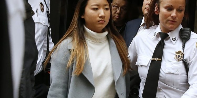 Una joven se declara culpable de alentar al suicidio a su novio tras enviarle 47.000 mensajes