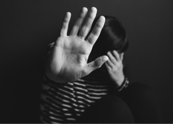 Una menor da a luz tras una violación y vuelven a violarla en grupo en un hospital de la India
