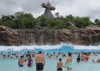 Una mujer demanda a Disney por 50.000 dólares por las lesiones sufridas en un tobogán de velocidad