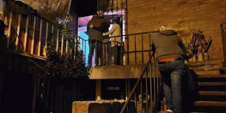 Una mujer es detenida por matar a su esposo tras defenderse de agresiones