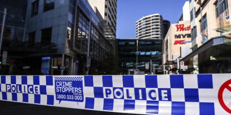 Una mujer muere al intentar salvar a su bebé en el apuñalamiento masivo en Sídney