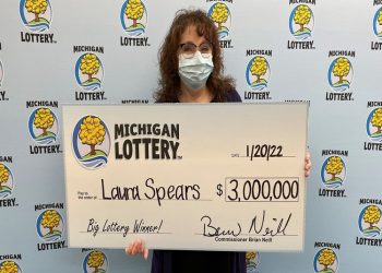 Una mujer se entera de que ganó un premio de loterí­a de 3 millones de dólares tras revisar su carpeta de correo no deseado
