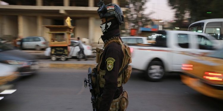 Una mujer y un niño resultan heridos tras un ataque con cohetes dirigido contra la Embajada de EE.UU. en Bagdad