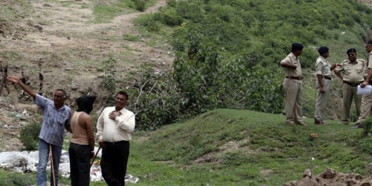 Una niña india de 16 años denuncia que fue violada por un total de 400 hombres, incluidos dos policí­as