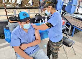 Universitarios acuden a instalaciones militares
