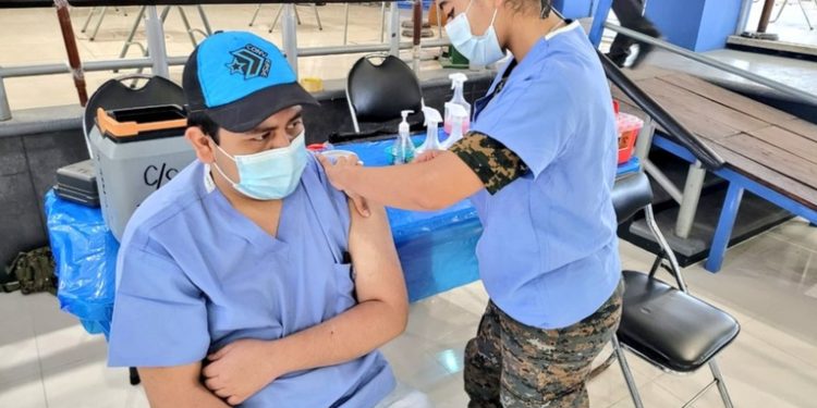 Universitarios acuden a instalaciones militares