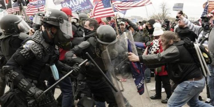 Uno de los agresores del asalto al Capitolio condenado a cinco años de prisión