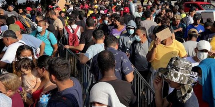 Unos 2.000 migrantes planean caravana en frontera sur de México