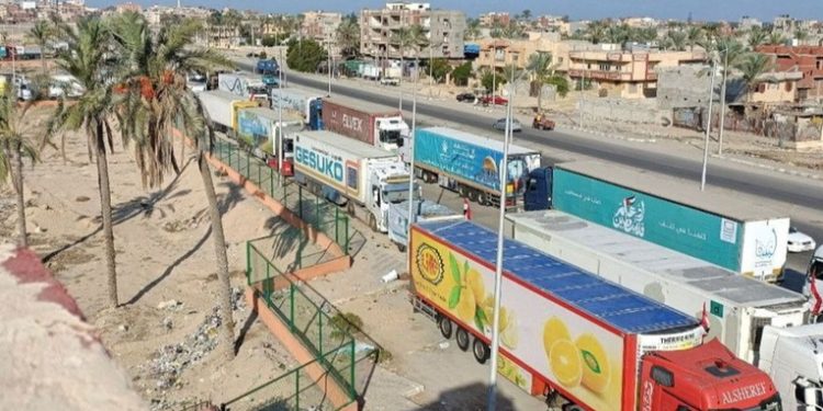Unos 500 extranjeros lograron cruzar el paso de Rafah