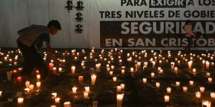 Unos 600 mexicanos huyen a Guatemala por violencia del narco