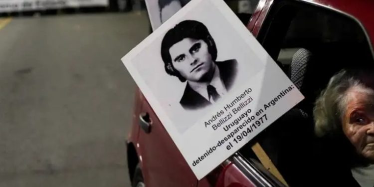 Uruguay marcha en silencio por desaparecidos de la dictadura