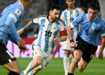 Uruguay venció por 2-0 a Argentina y le arrebata el invicto