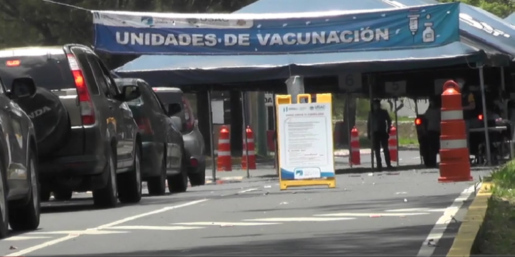 USAC cierra puestos de vacunación contra el COVID-19