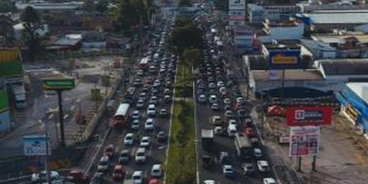 Vacaciones escolares reducen tráfico en la ciudad, pero se espera aumento en la temporada de fin de año