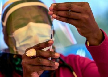 Vacuna de Pfizer protege al 70 por ciento contra hospitalizaciones por ómicron, según estudio en Sudáfrica