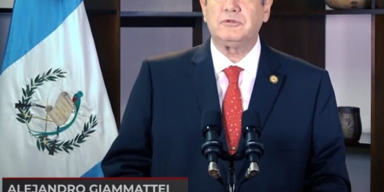 Vacunación a maestros permitirá el regreso a clases en agosto