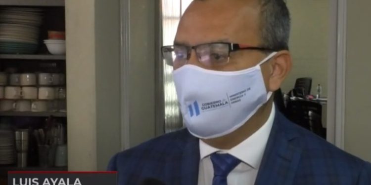 Vacunación incide en aumento al precio de combustibles