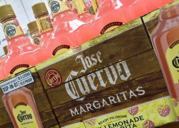 Varios niños beben accidentalmente tequila durante el horario de receso en una escuela de EE.UU.