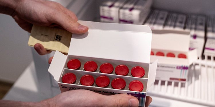 Varios países europeos suspenden la vacunación con el fármaco de AstraZeneca