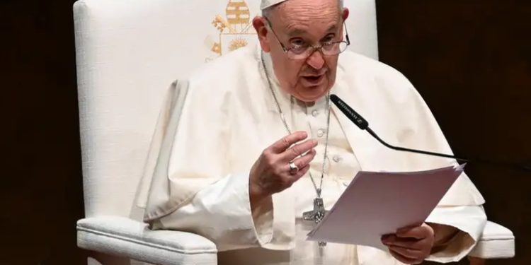 Vaticano: el cambio de sexo amenaza la dignidad humana