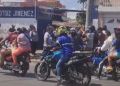 Vecinos linchan moto ladrón que intentó robar a vendedor de shucos
