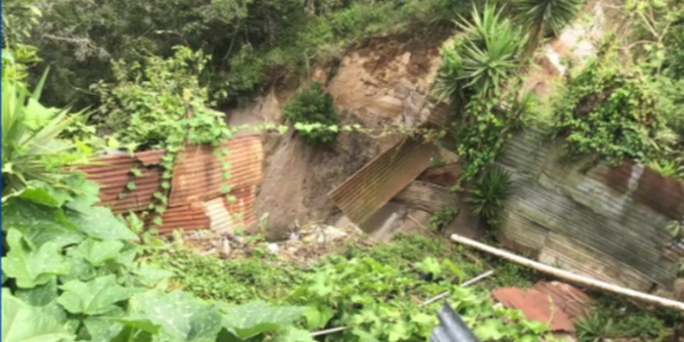 Vecinos de Mixco denuncian retumbos y derrumbes en esa zona