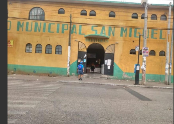 Vecinos de San Miguel Petapa se pronuncian ante mal estado de las calles y drenajes