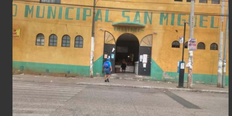 Vecinos de San Miguel Petapa se pronuncian ante mal estado de las calles y drenajes