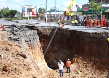 Vecinos de zona 6 de Villa Nueva reportan retumbos en las cercaní­as del nuevo hundimiento