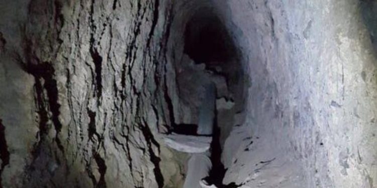 Vecinos temen por cavernas detectadas bajo cinta asfáltica