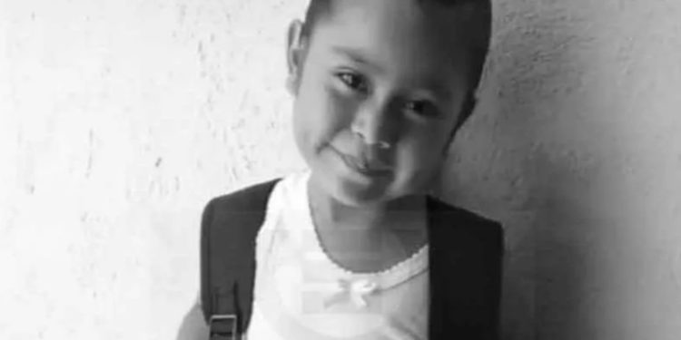 Velan los restos de Kimberly Gómez, la niña de 5 años que falleció tras caerle el techo de una escuela