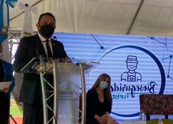 Vendedores del mercado de artesaní­as fueron certificados con sellos de bioseguridad