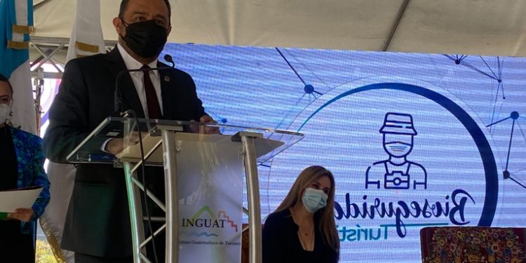 Vendedores del mercado de artesanías fueron certificados con sellos de bioseguridad