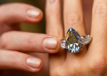 Venden un enorme diamante azul por más de 43 millones de dólares