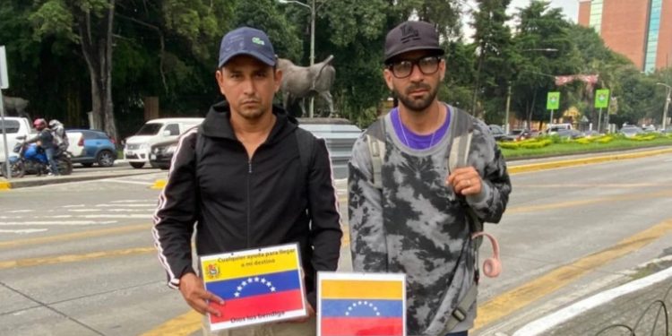 Venezolanos pasarán las fiesta navideñas pidiendo dinero en las calles de nuestro país