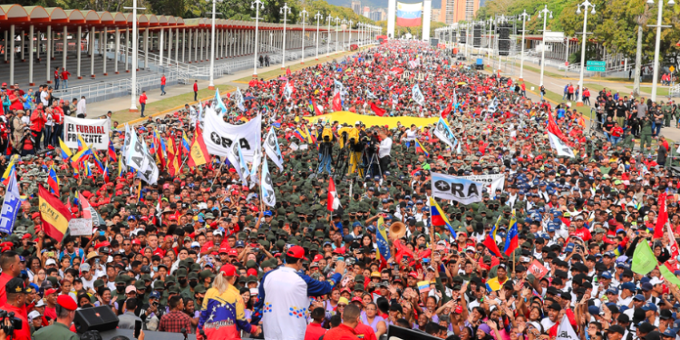 Venezuela conmemora los 31 años de la rebelión cívico-militar de Chávez con una multitudinaria marcha