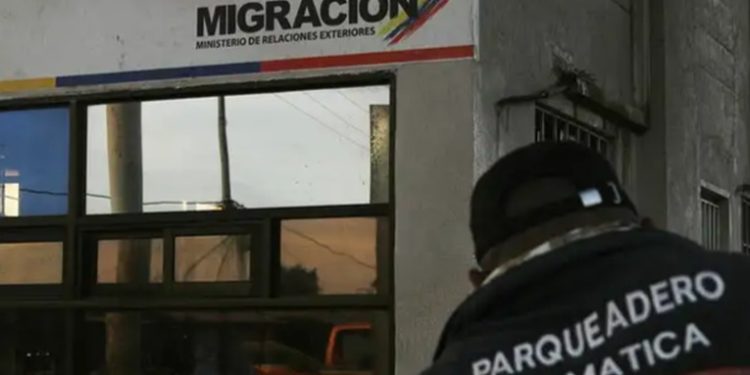 Venezuela reabre su fronteras con Brasil y Colombia