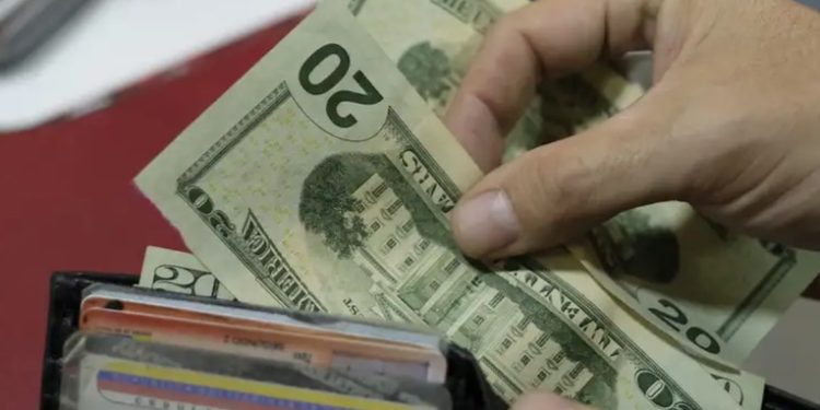 Venezuela registra una inflación anual de casi 430 %