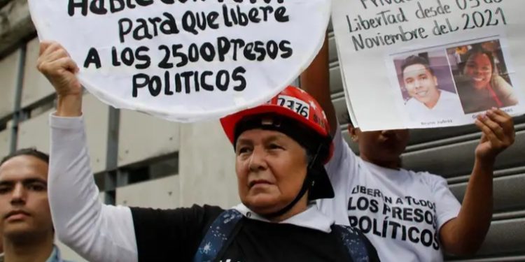 Venezuela supera 900 excarcelaciones de presos políticos