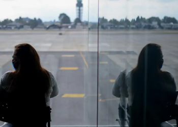 Venezuela suspende vuelos con Colombia