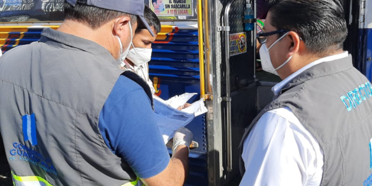 Verifican protocolos de bioseguridad en el transporte extraurbano