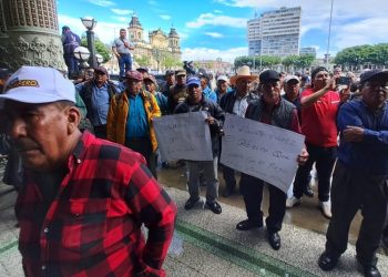 Veteranos del Ejército bloquean 21 puntos en demanda de beneficios económicos atrasados